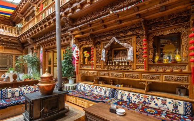Shangri la Le Fu Ge Dan Inn (dukezong ancient city store)