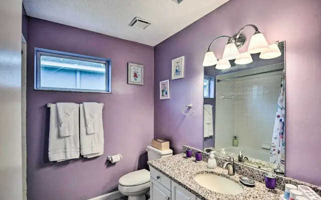 Chic Palm Coast Escape: Lanai & Heated Pool!