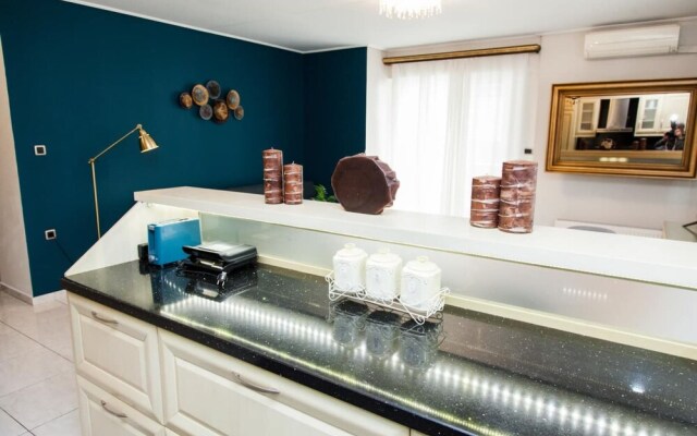 Elegant & Spacious  Apt. with Sea View