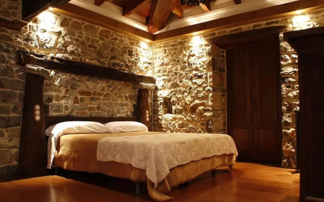 Casona De El Castaniu