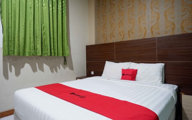 RedDoorz Plus Syariah near Laweyan Solo