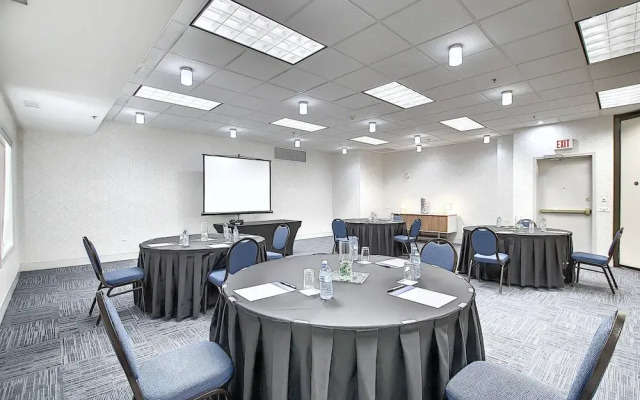 Holiday Inn Express Hotel & Suites Airport - Calgary