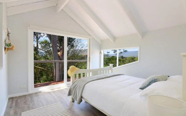 Treetops - Newly renovated, in the village!