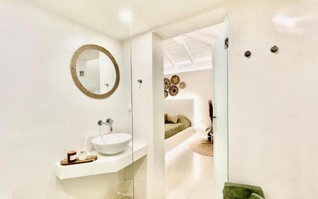 White House Kokas Luxury Apartments