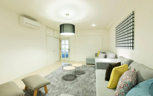 Spacious next to PeacePark Family Condo Up to 13 P – Guest Rooms – Hiroshima