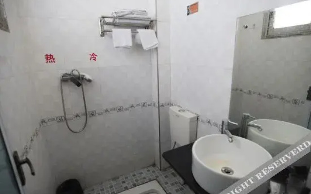 Nanchang Xinjian 369 Hotel (Xinjian No.2 Middle Chest Hospital Shop)