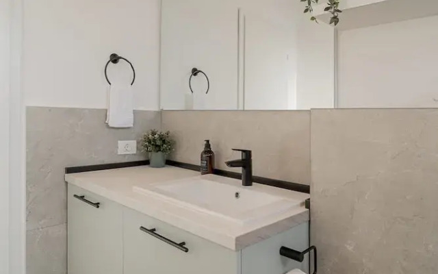 Vibrant & Spacious 3BR Condos on Amzei Square