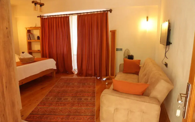 Istlada Tas Ev Apart