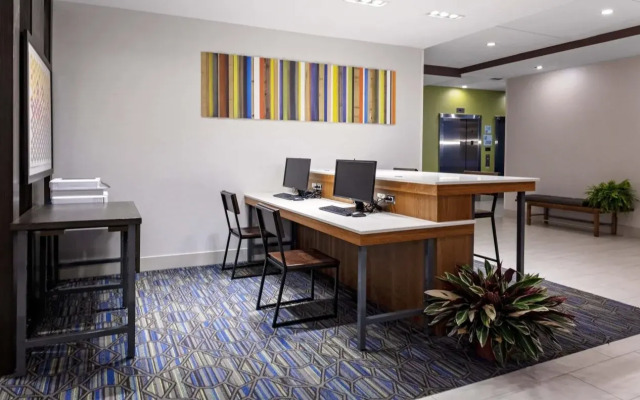 Holiday Inn Express & Suites Madison by IHG