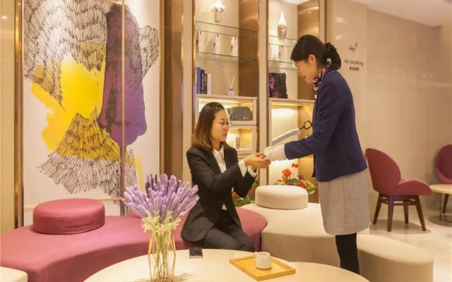 Lavande Hotels Wuhan Guanggu Yangjiawan Metro Station