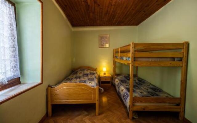 Les Rives Du Lac Du Laouzas