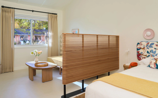 Silver Sands Motel & Beach Bungalows