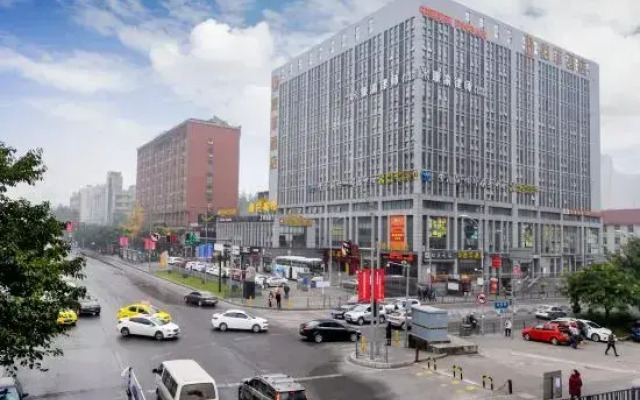 Yuechen Hotel (Xietaizi Subway Station)