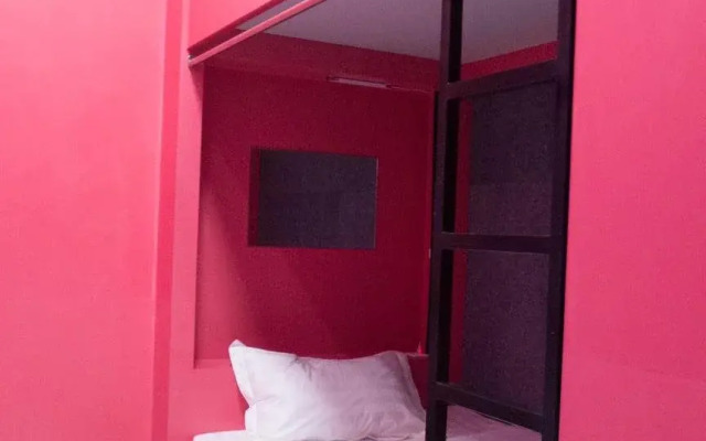 Color Creative Hotel - Hostel