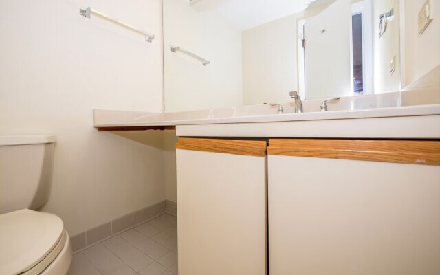 Barrington Court 417 - One Bedroom Condo