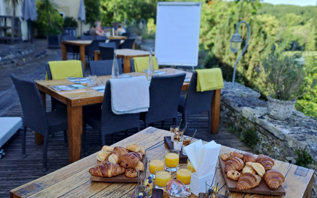 Logis Hôtels Domaine du Châtelard