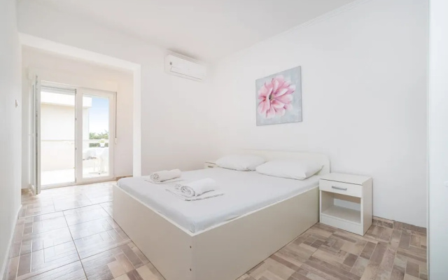 Studio Apartments Near Center 3