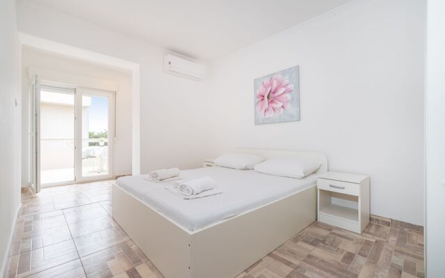 Studio Apartments Near Center 3
