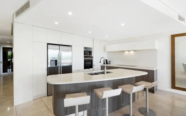 Sea Pearl 202- Waterfront Luxury