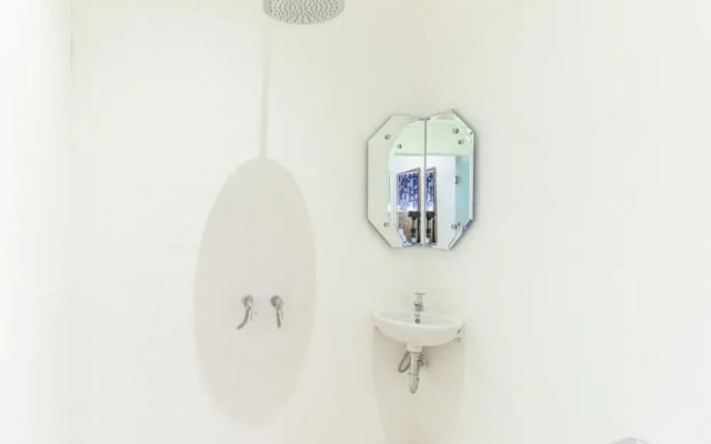 RedDoorz Plus near Ringroad City Walks Medan 2