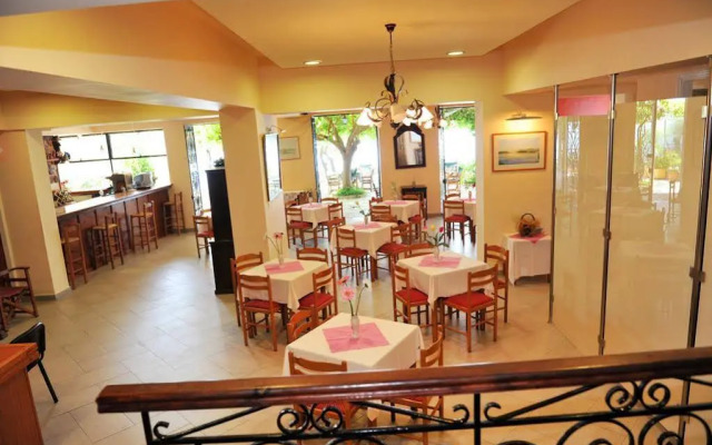 Logan's Beach Hotel