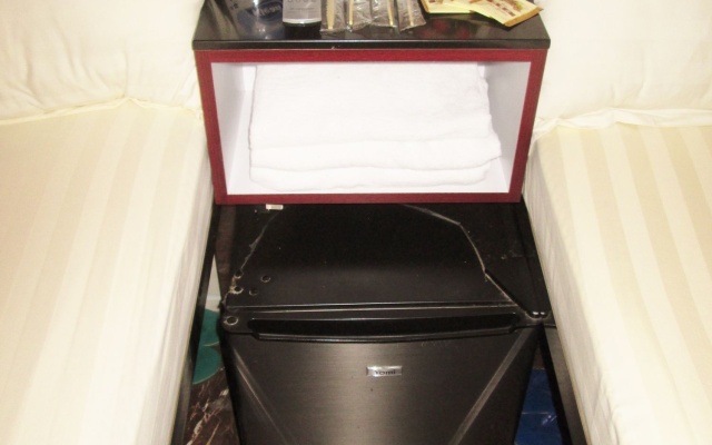 Caribbean Sea Guest House – Guest Rooms – Kowloon