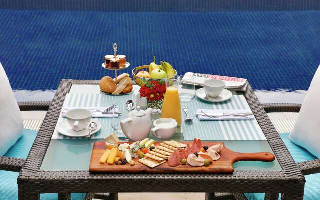 Legend Hotel Lagos Airport, Curio Collection by Hilton