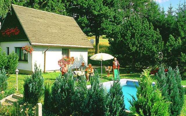 Sunlit Retreat With Garden