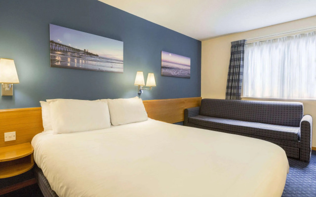 Days Inn by Wyndham Magor
