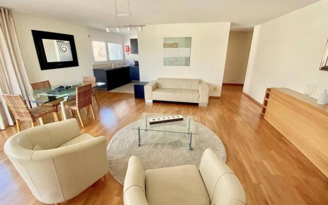 Modern, bright and spacious 3 bedrooms 2 bathrooms
