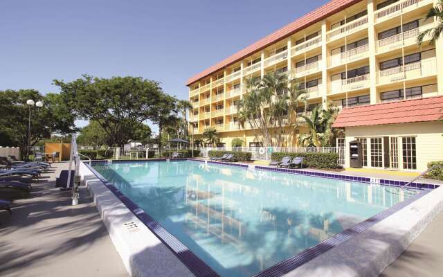 La Quinta Inn & Suites by Wyndham Coral Springs Univ Dr