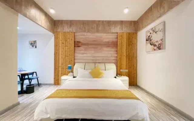 Huazhou Diqiao Theme Apartment