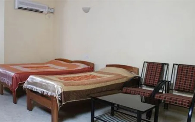 Hotel Crystal Court