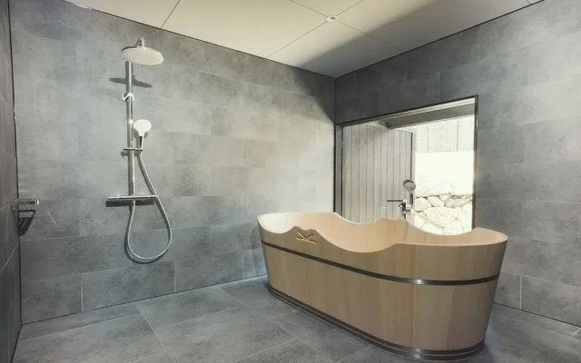 The Expedition Hotel Zenagi