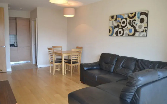 Hanover Wharf Apartment
