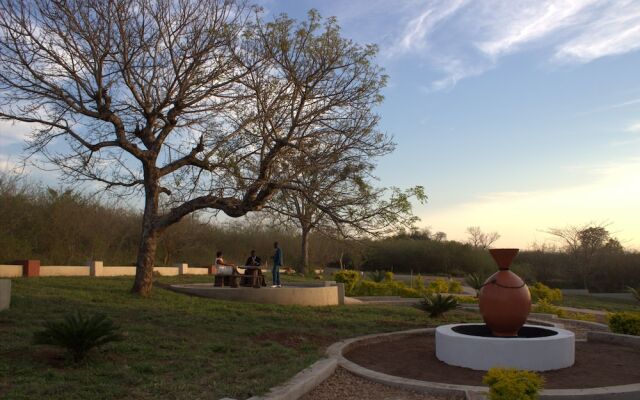 Nahakwe Lodge