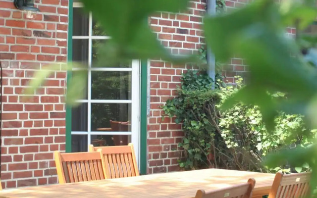 "luv" in House Smaswai 10