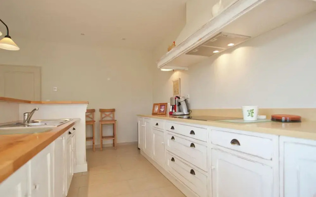 A beautiful new luxury villa close to Uzès.