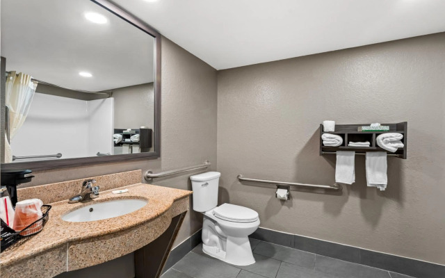 Quality Inn & Suites Biloxi - Ocean Springs