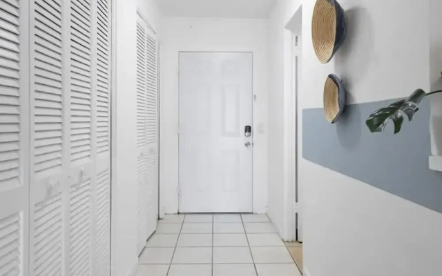 Bayshore Bliss- Cozy Space Pool Views