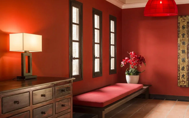 Victoria Nui Sam Lodge