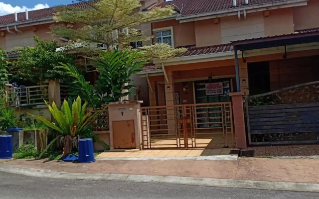 Muslim Dinaim Homestay