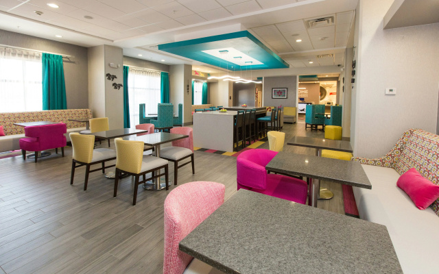 Hampton Inn Mustang
