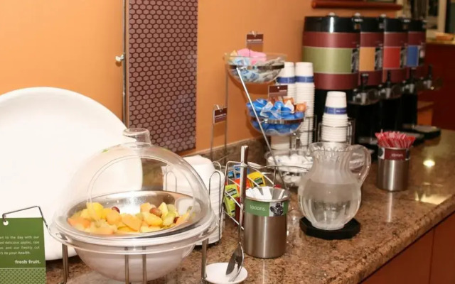 Hampton Inn Naples Central