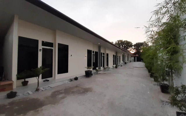 OYO 504 Casa Mia Hotel Suites Residence