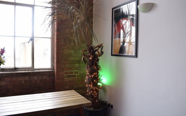 Loft Style Studio In Bow