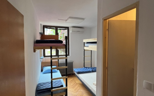 Chillton Hostel