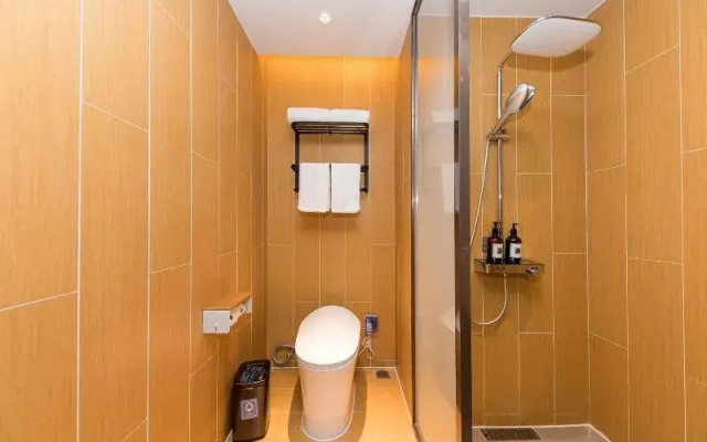Ji Hotel (Shanghai Longbai Xincun Metro Station)