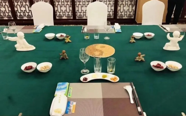 Haiwang Hongya Hot Spring Hotel