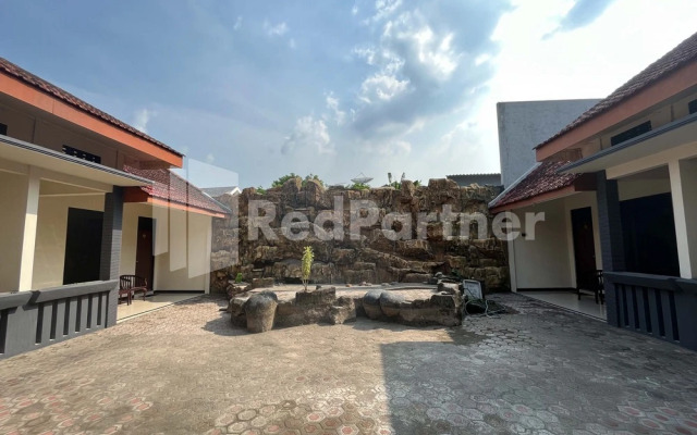 Hotel Dewi near GOR Merdeka Jombang Mitra RedDoorz